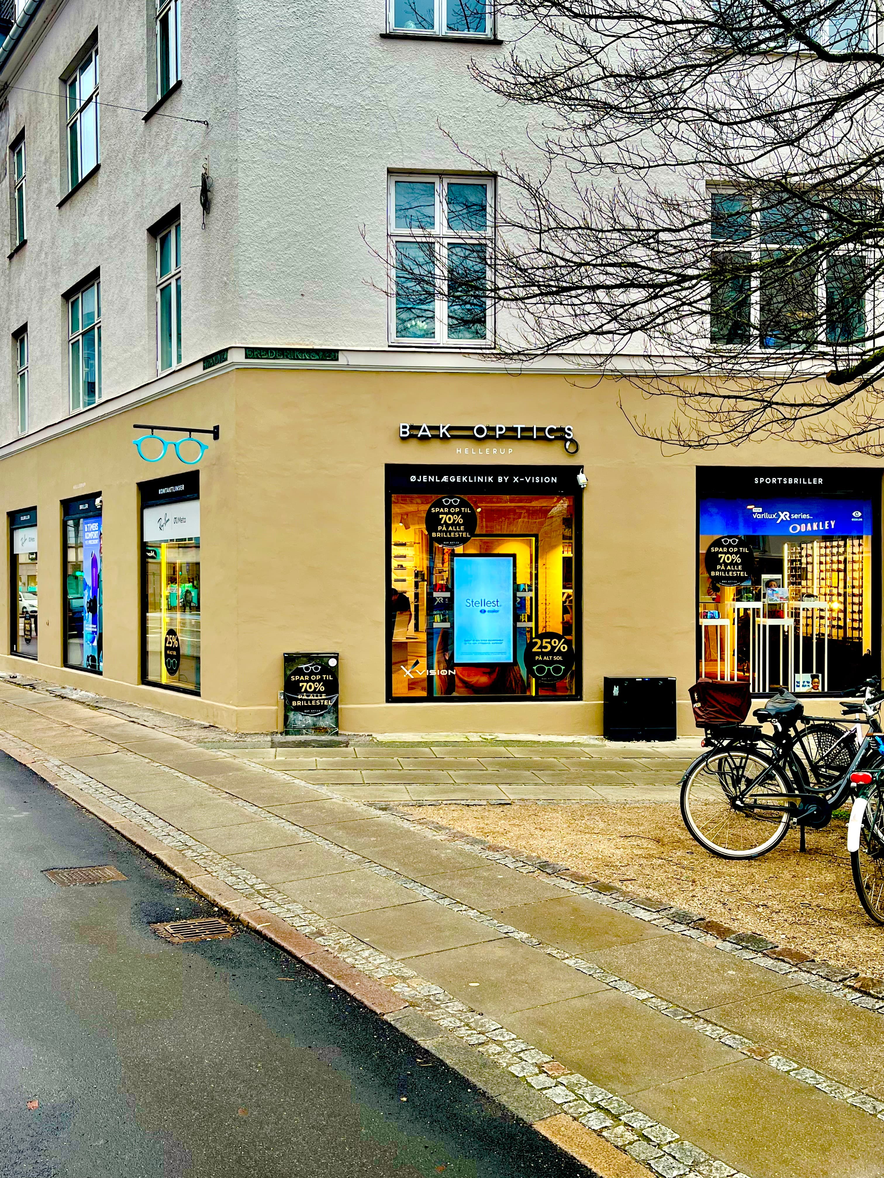 X-Vision Eye Center på Strandvejen 88 i Hellerup, i samma byggnad som Bak Optics